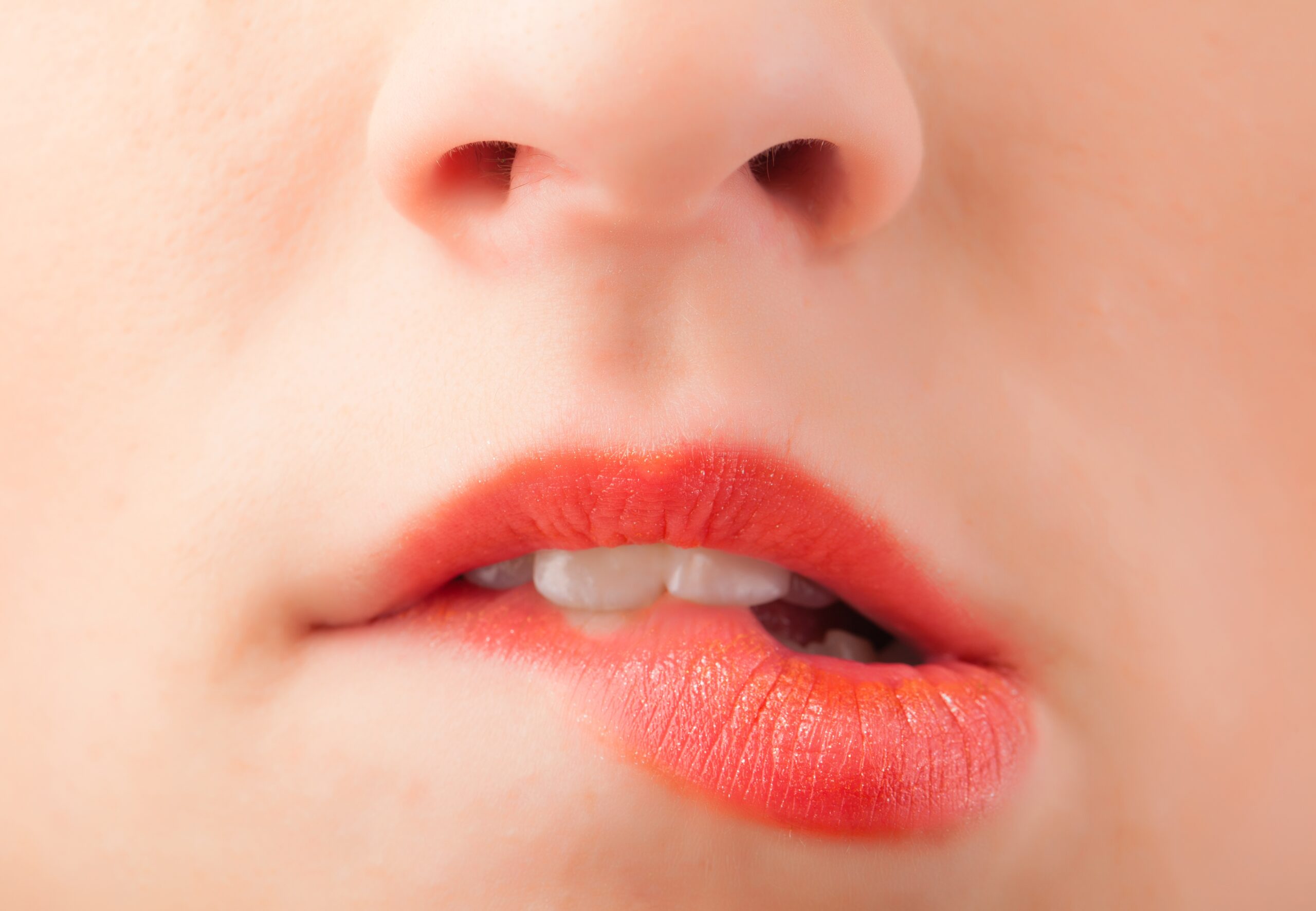 腫れ 唇 突然唇が腫れる原因は？子供と大人の違いを紹介。